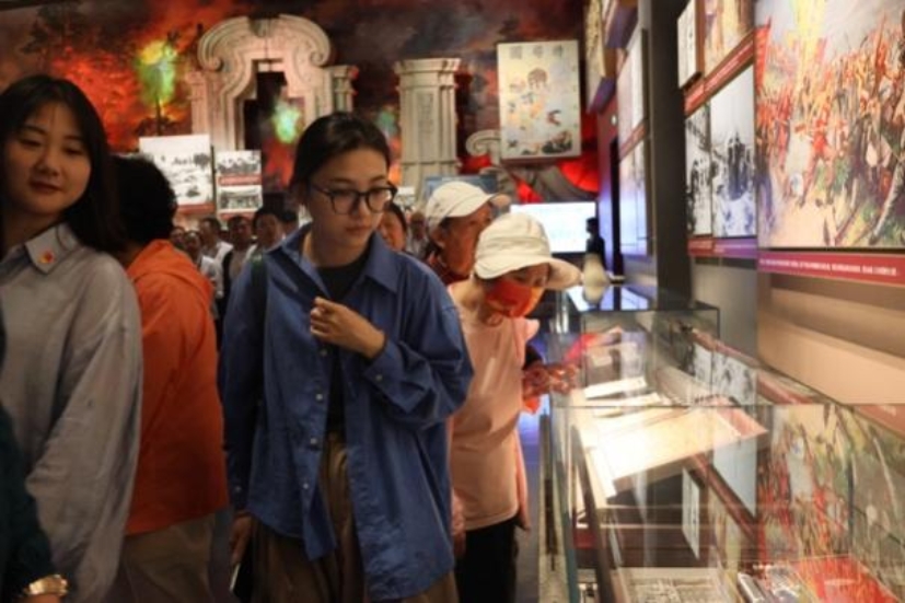 一群人在商店里

AI 生成的内容可能不正确。